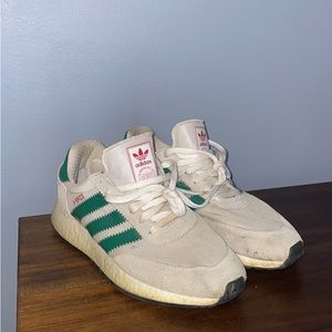 Adidas boost shoe size 9